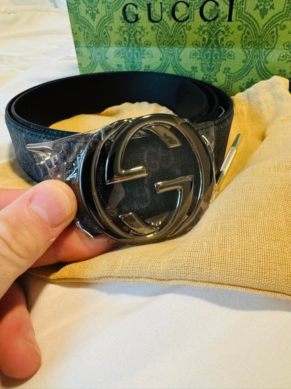 Gucci Men’s White Canvas Belt with Gold Double G Buckle - Picture 7 of 9